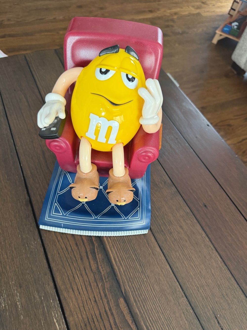Vintage M&M’s Character Couch Candy Dispenser – Rare Collectible